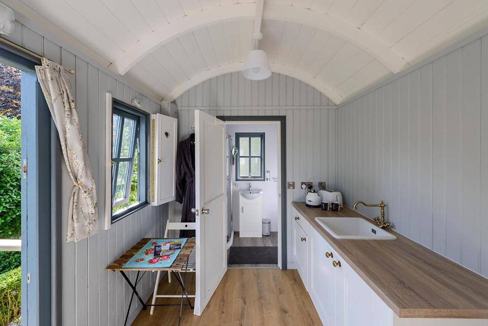 Hawthorn Hut Kilkenny Glamping At Jenkinstown House Hotel Jenkinstown Park Eksteriør billede