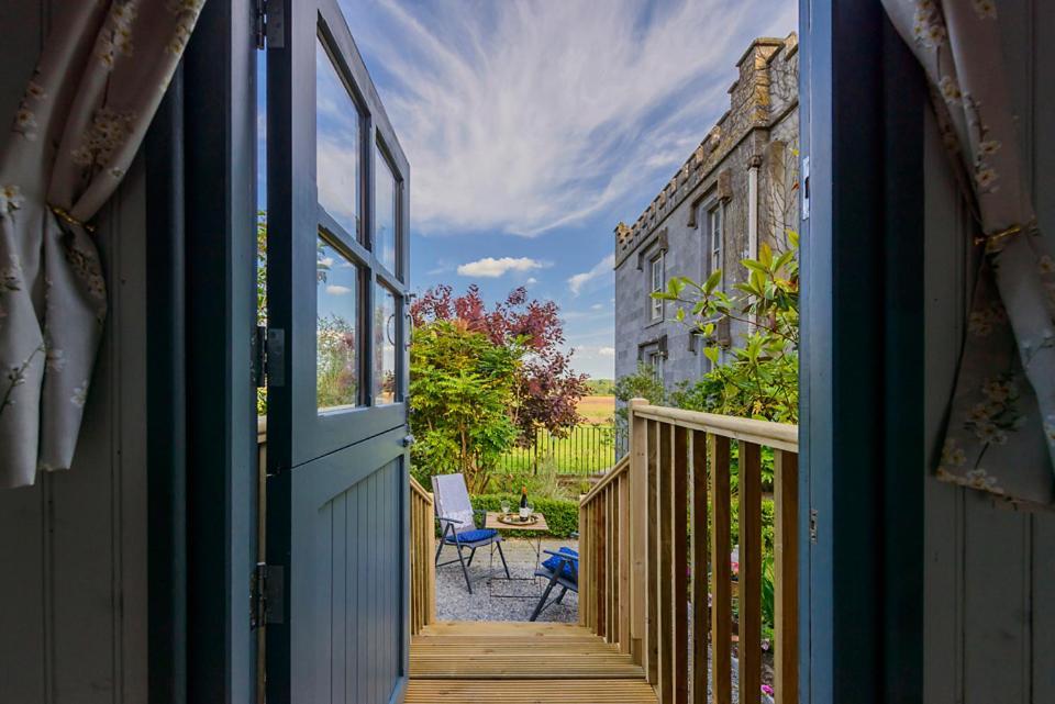 Hawthorn Hut Kilkenny Glamping At Jenkinstown House Hotel Jenkinstown Park Eksteriør billede